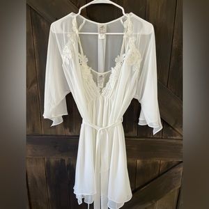 Jonquil by Diane Samandi Ladies Negligee Nightgown plus Robe Small White Beads